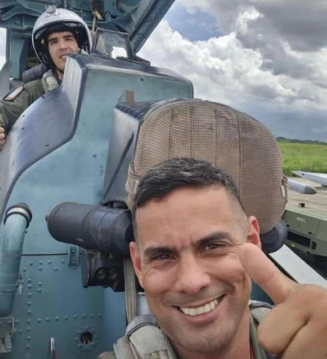 Piloto coronel Paulino Jos Milln Sabino Obelisco y operador del sistemas de armas y navegacin teniente coronel (Aviacin) Sergio Luis Hernndez Gmez Raptor. Foto: Aviacin Militar Bolivariana